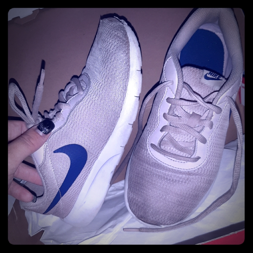 Nike Tanjun